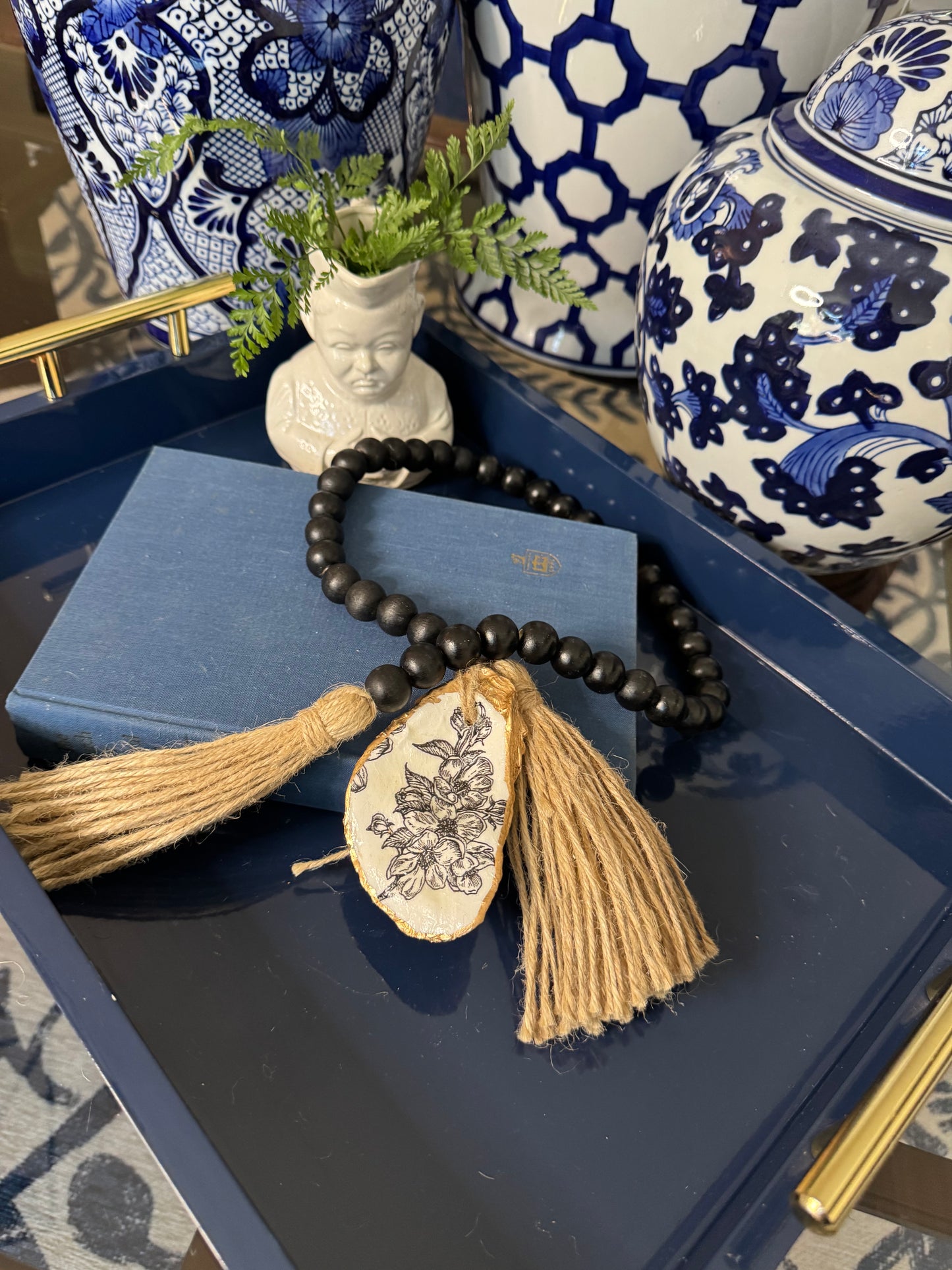 One Shell Oyster Garland | Black Toile