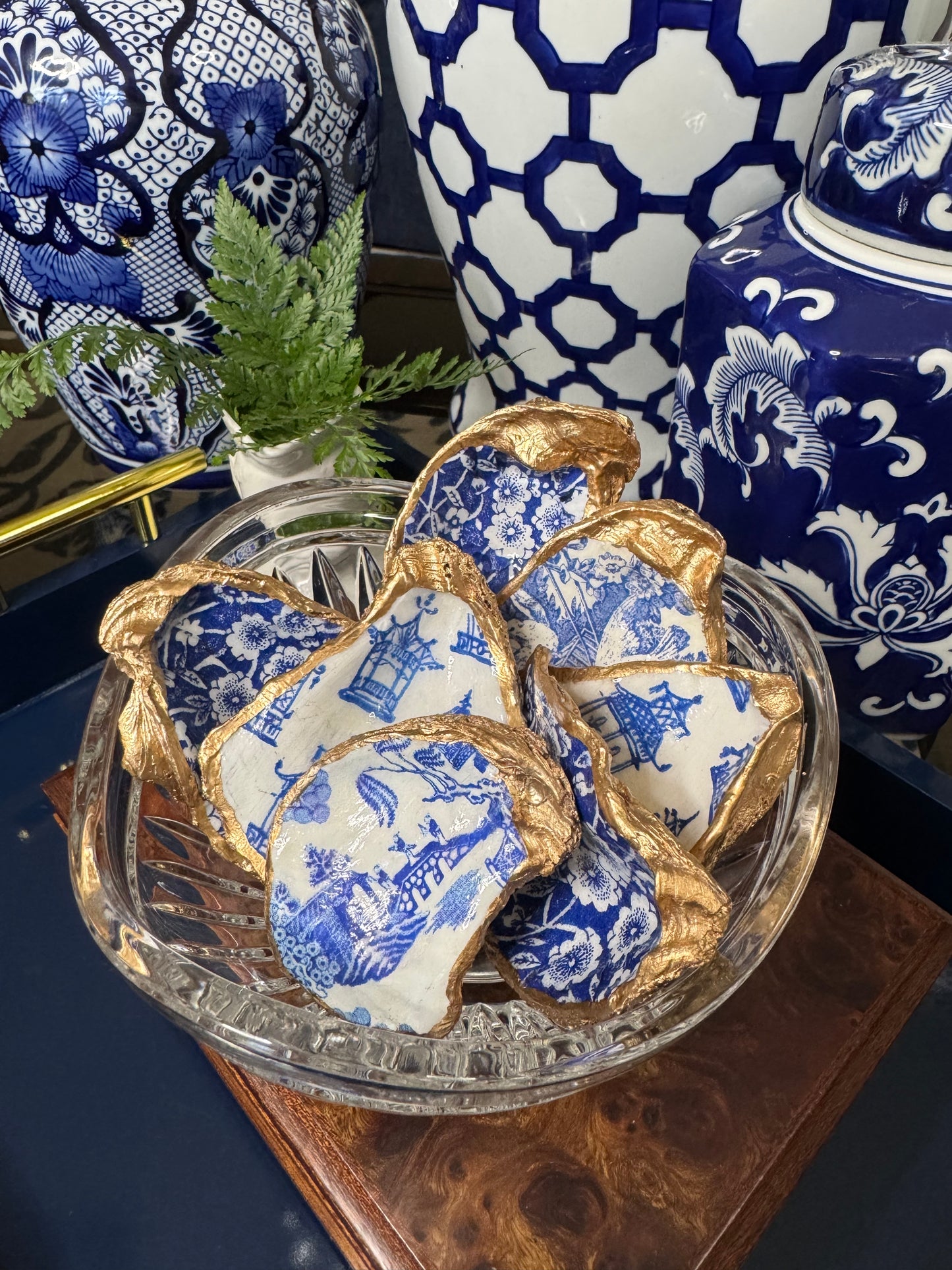 Pagodas Chinoiserie | Petite Oyster Display Shell