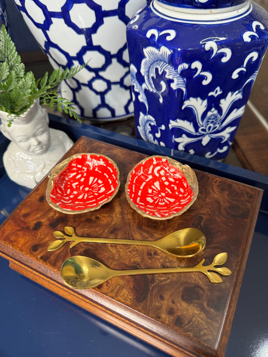 All In Red | Salt & Pepper Clam Shell Dishes