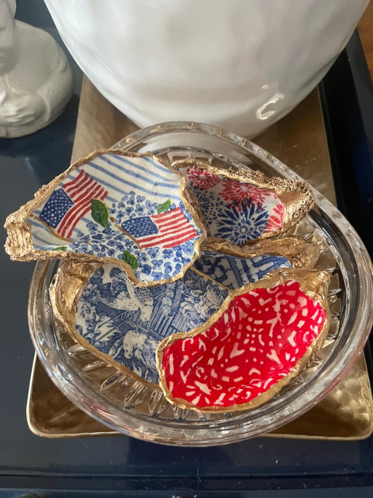 Single Songbird | Petite Oyster Display Shell