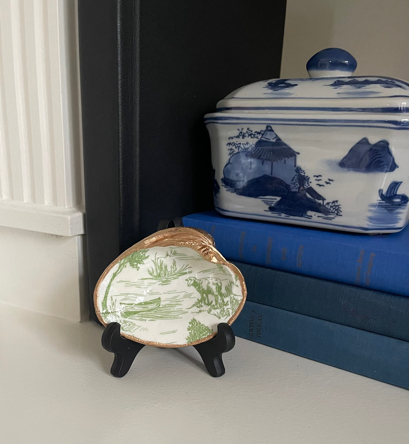 Green Toile Reverie | Medium Clam Shell Trinket Dish