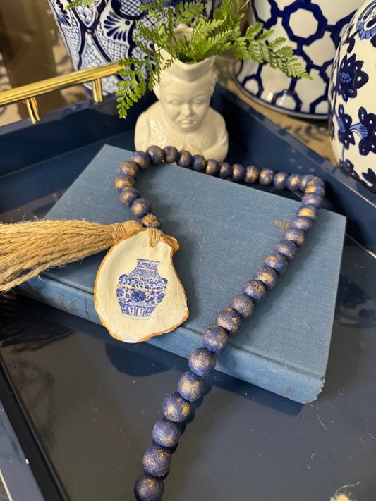 One Shell Oyster Garland | Blue Chinoiserie Vase