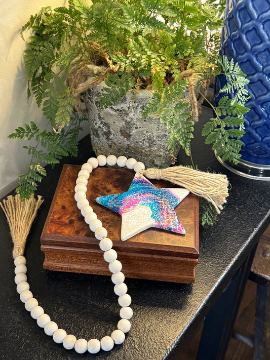 One Shell Oyster Garland | Rainbow Star