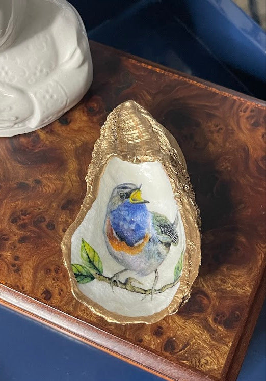 Decorative oyster shell with a bluebird 