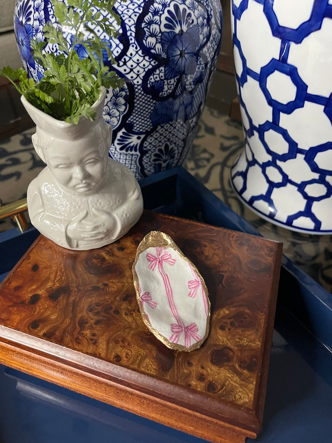 Pinky Bows N Stripes | Petite Oyster Display Shell