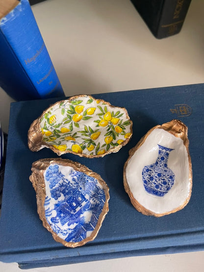 Blue Chinoiserie Vase | Petite Oyster Display Shell